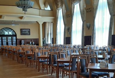 Restaurační židle a jídelní stoly pro jídelny Restaurační židle a jídelní stoly pro společenské sály