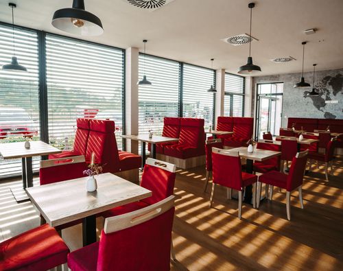 Čalouněné židle do restaurace