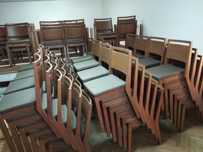 Židle pro kulturní stohovatelné Dřevěné židle pro kultruní domy možnost stohování