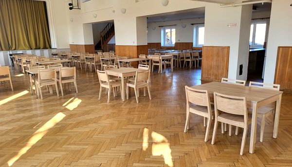 Židle a stoly pro kunturní domy židle a stoly pro kulturní domy