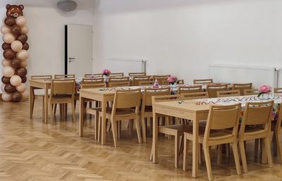 Dřevěné odolné stoly pro kultruní domy Odolné dřevěné stoly do kulturního domu