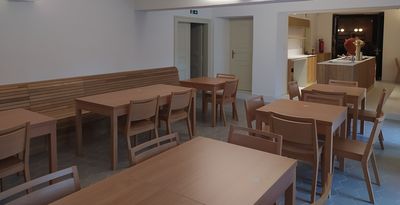 Židle pro kulturní domy s možností stohování Židle a stoly pro kultruní domy