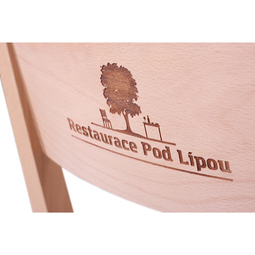 Laserové vypalování loga do židle